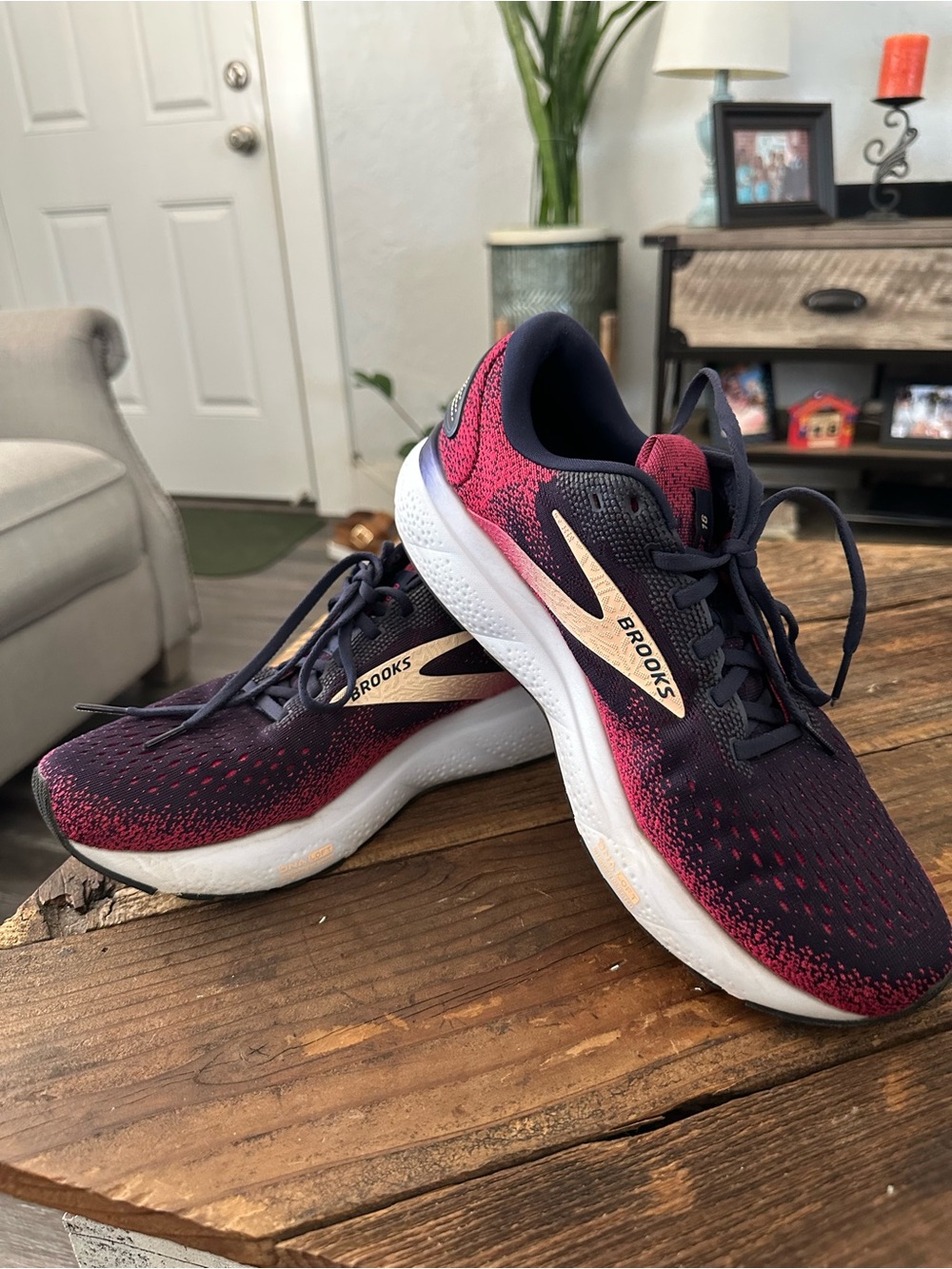 Brooks Women’s Running Sneakers - Navy & Pink 
Size: 11 medium B